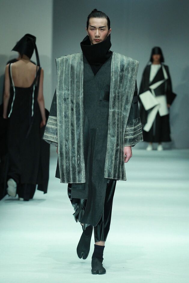 Vanish&Approach Guo Jingyi Department of Fashion and Textile Design