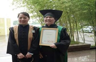 70-year-old Graduates From Top Art School